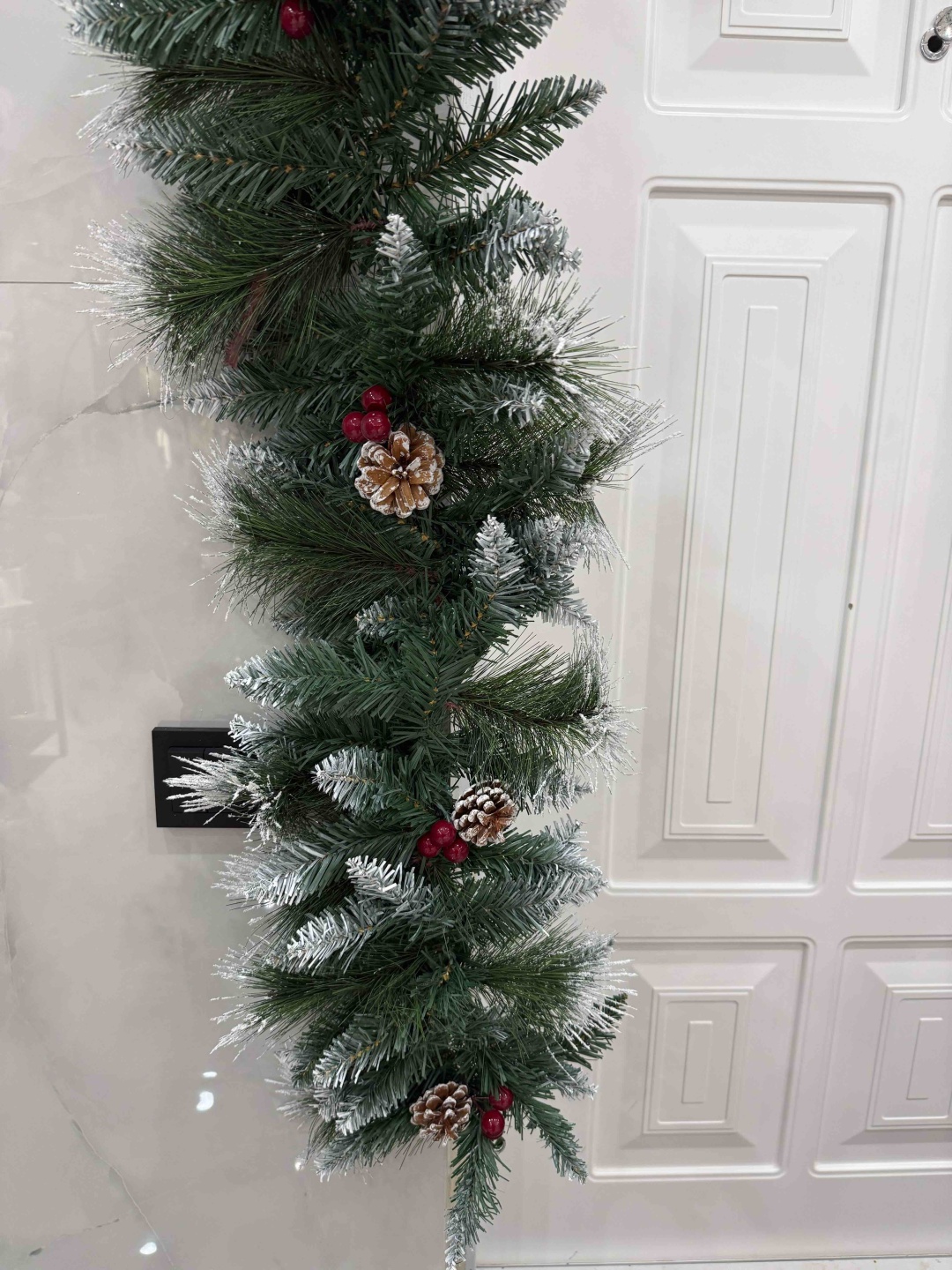 Еловая ветка