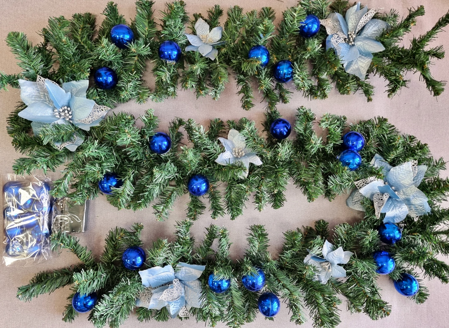 Decor arvik Новогодняя елочная ветка с подсветкой 2,7м